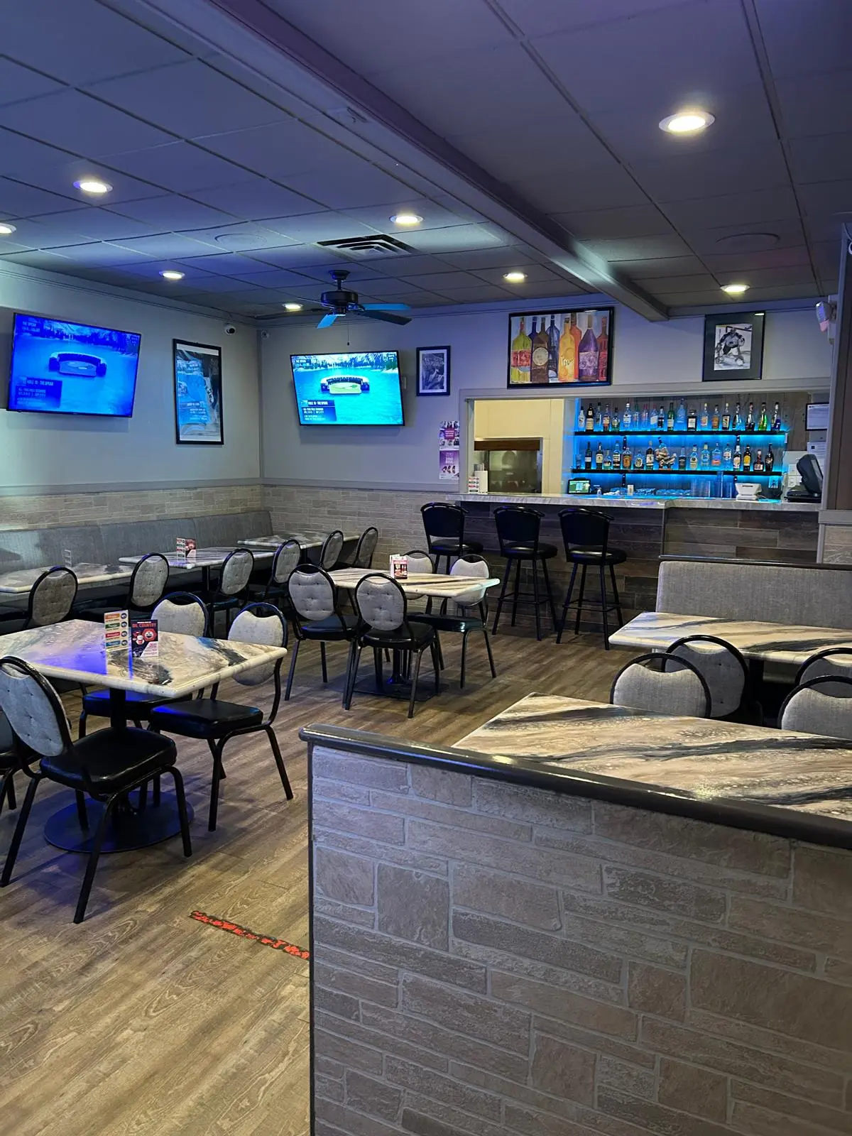 Pappa's Family Restaurant & Lounge lounge seating - comfortable adult dining area in Edmonton